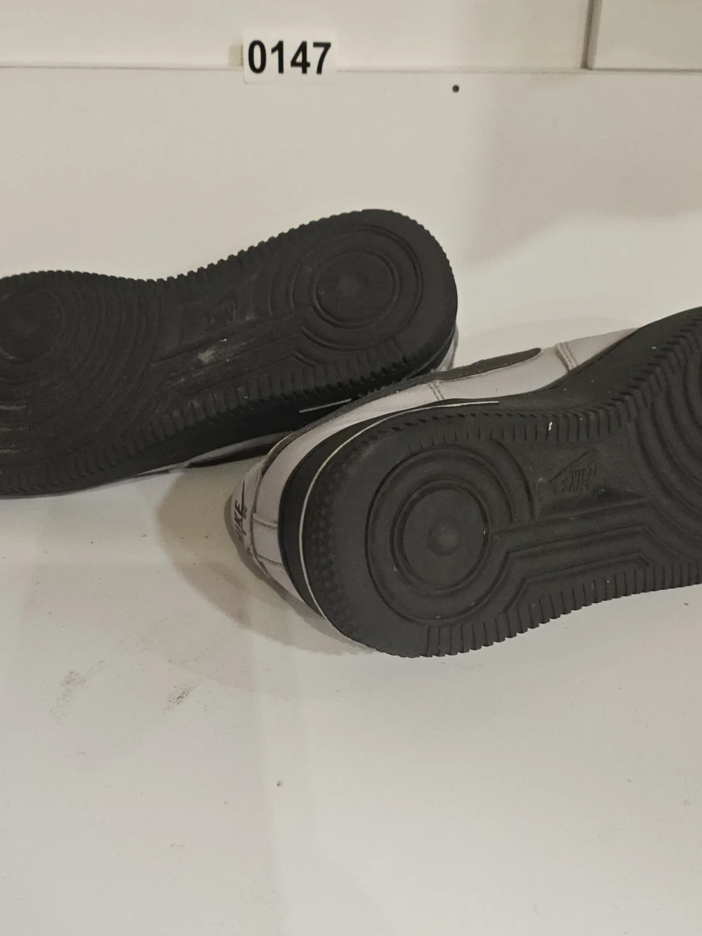 Nike Gray & Black Low-Top Sneakers - 147